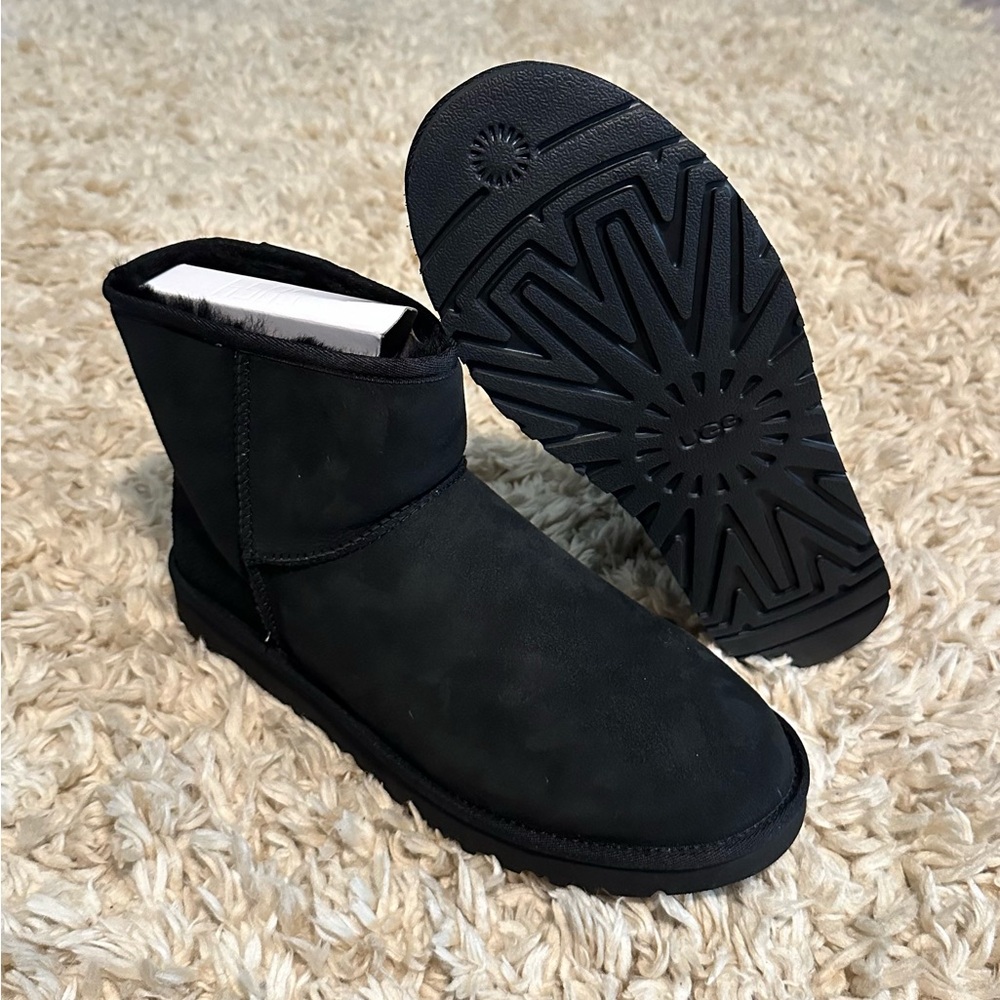 UGG Men’s Classic Mini ‘Black’ Sz 12 1002072
